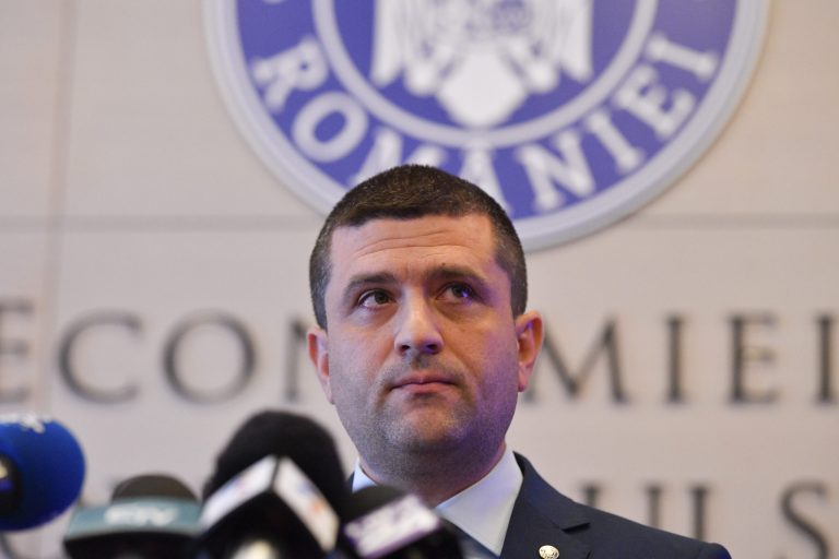 Ministrul Economiei, amendat cu 15.000 lei pentru numiri la Avioane Craiova