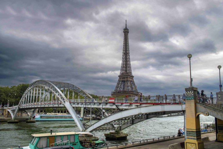 Numărul locuitorilor din Paris scade alarmant. De ce?