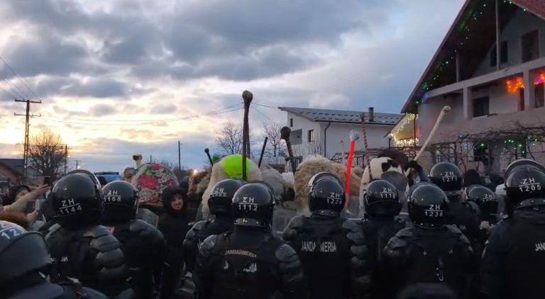 Războinicii de la Ruginoasa s-au încălzit cu jandarmii