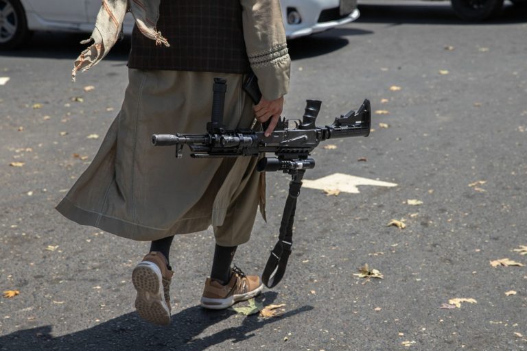 Schimburi intense de focuri între Pakistan și Afganistan