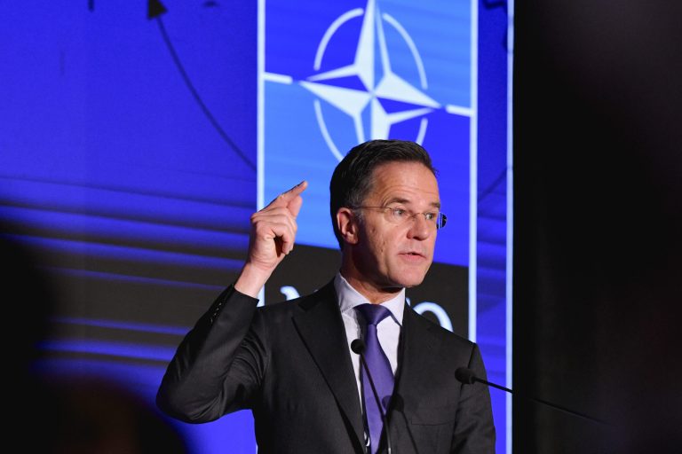 Șeful NATO: UE nu trebuie să se îndepărteze de SUA