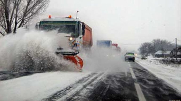 Trafic deschis pe toate drumurile din România, ninsori.