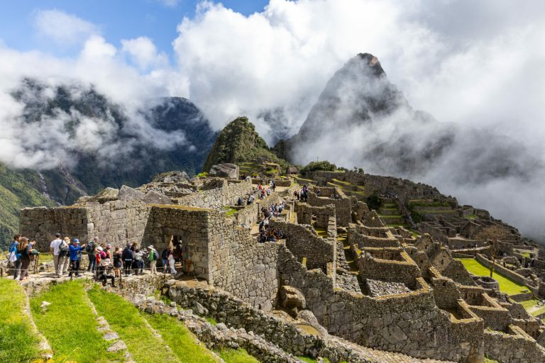 Un mort și zeci de răniți într-un accident feroviar la Machu Picchu