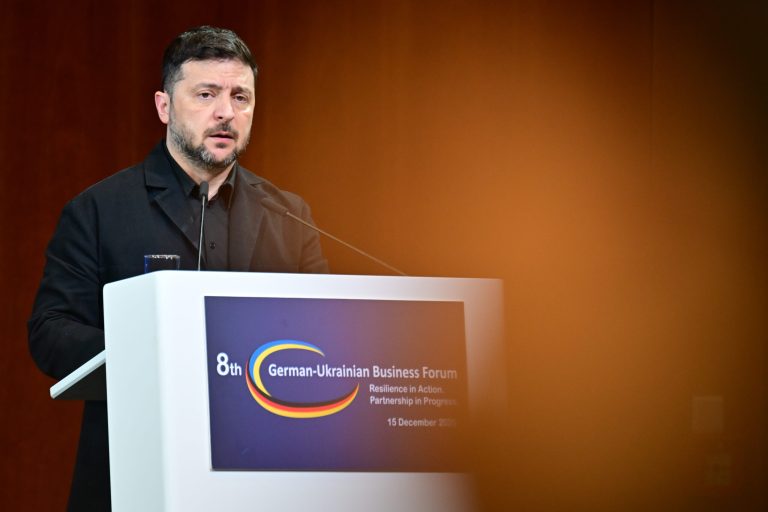 Zelenski afirmă că Ucraina și SUA pot discuta pacea weekendul acesta.