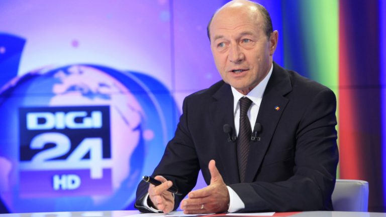 Băsescu, întrebat care consideră că este cea mai mare problemă pe care România trebuie să o abordeze în 2026: dobânzile la împrumuturi. În 2025, am plătit aproximativ 11 miliarde de euro în dobânzi.