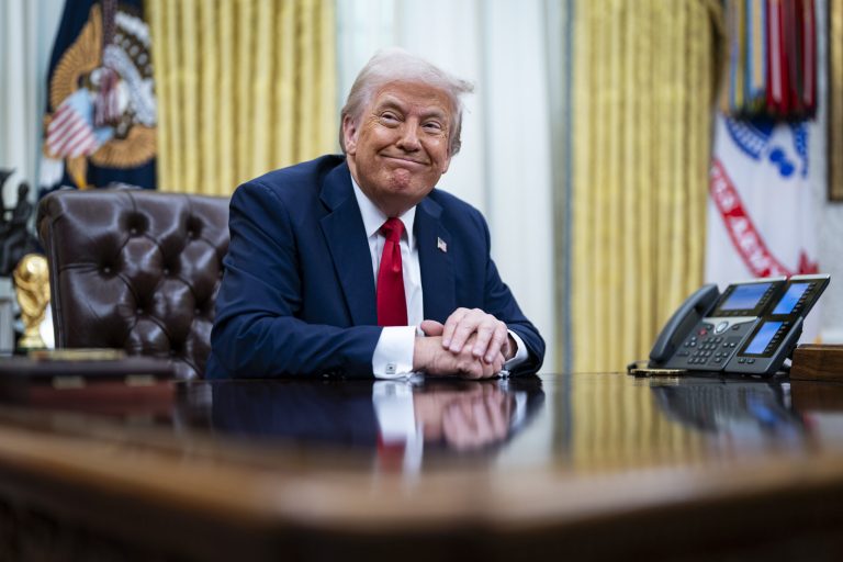 De ce acțiunile lui Donald Trump înaintea alegerilor de la jumătatea mandatului stârnesc îngrijorări