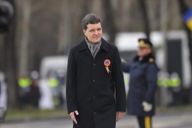 Nicușor Dan s-a alăturat Hora Unirii, după ce a fost huiduit: La mulți ani, dragi focșăneni care protestați împotriva autorităților publice