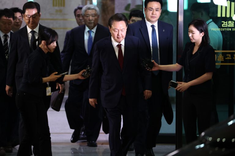 Procurorii cer pedeapsa capitală pentru Yoon Suk-yeol