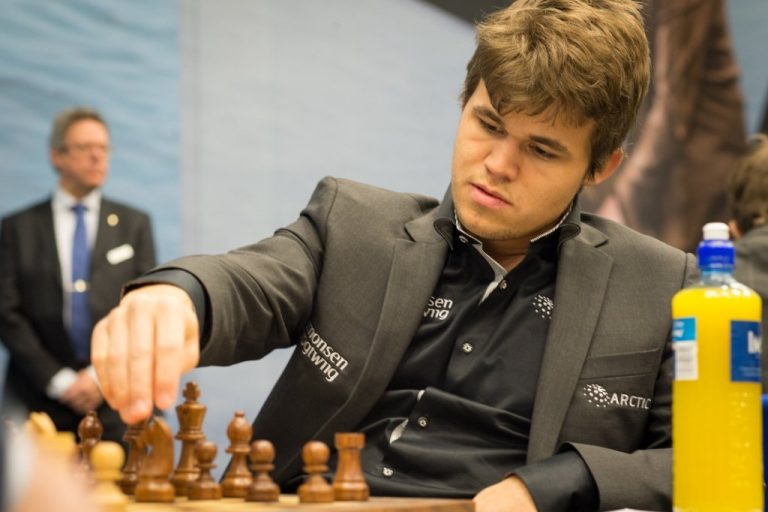 Şah: Magnus Carlsen câştigă al 20-lea titlu mondial