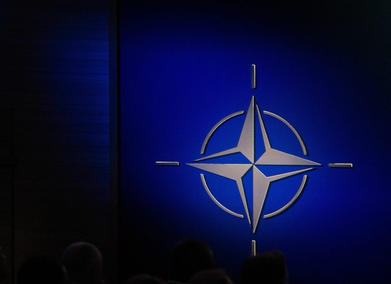 „Scopul este de a opri înaintarea inamicului”: Un general german discută despre noile strategii NATO pentru apărarea flancului estic.