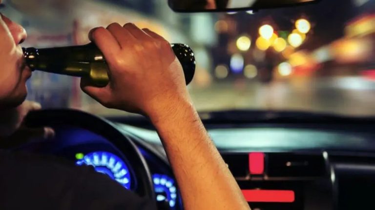 Un an și patru luni de închisoare pentru conducere fără permis.