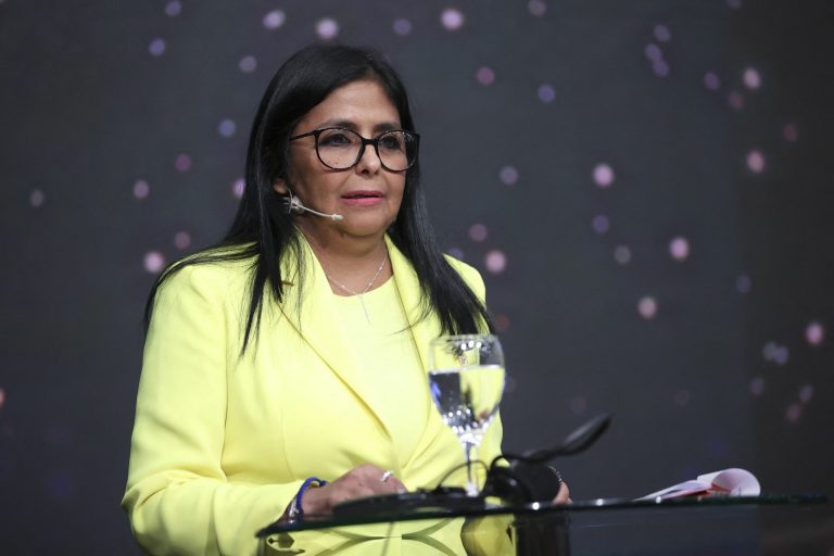 Venezuela, după învestirea lui Delcy Rodríguez: armata patrulează, cetățenii îngrijorați de ascultarea telefoanelor