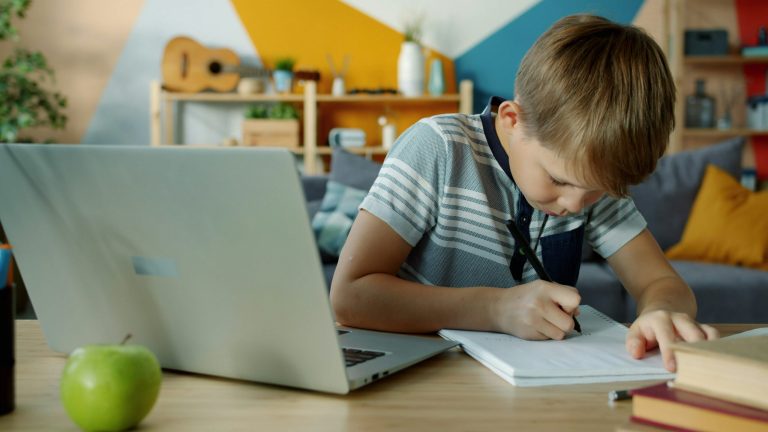 Ce fac profesorii și nu va putea face niciodată inteligența artificială