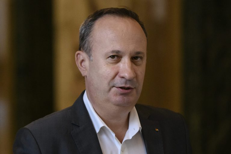 Deputat PSD: România are nevoie de acțiuni imediate, nu de plângeri. Un program național de locuințe accesibile poate revitaliza sectorul construcțiilor și economia.