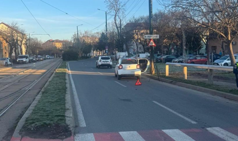 Două persoane pietonale accidentate pe trecerea de pietoni în Timișoara. Șoferiță suspectată că a ignorat semaforul roșu.