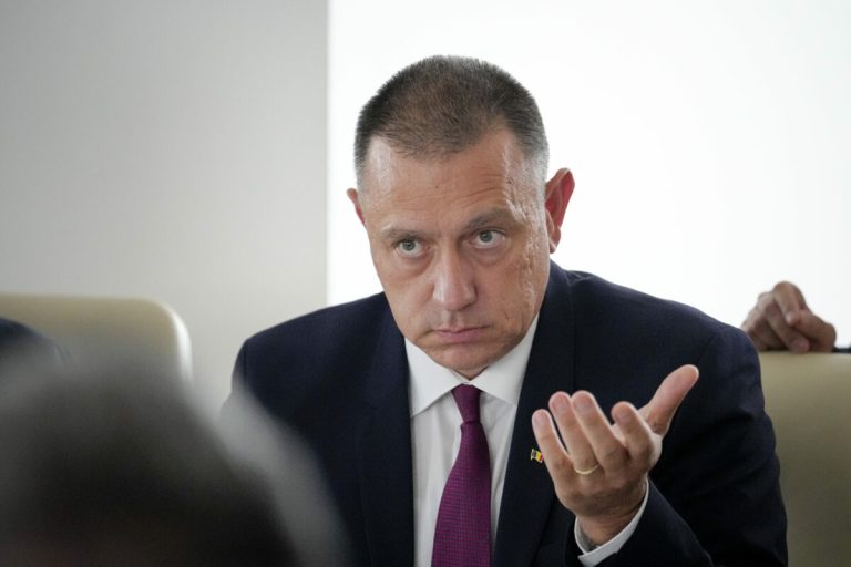 Fifor, atac la Bolojan: Și-a trădat colegii primari pentru un loc confortabil de unde conduce și decide în numele „reformei”