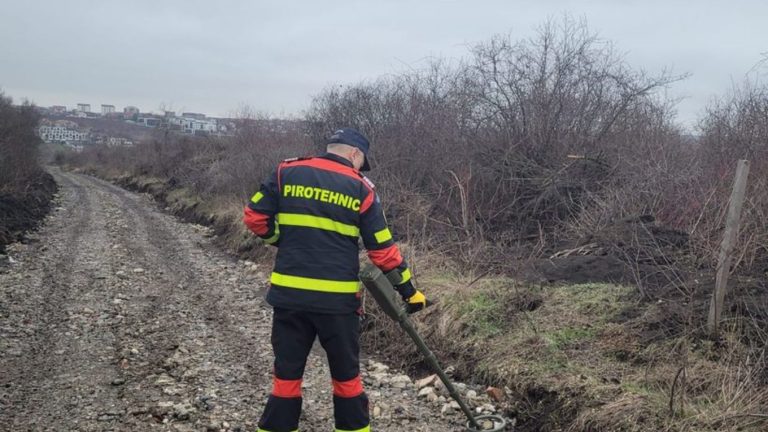 Muniție neexplodată găsită în apropierea Cimitirului Evreiesc din Iași. Specialiștii avertizează: reprezintă un pericol major pentru siguranța publică, chiar și când par vechi, deteriorate sau inactivate.