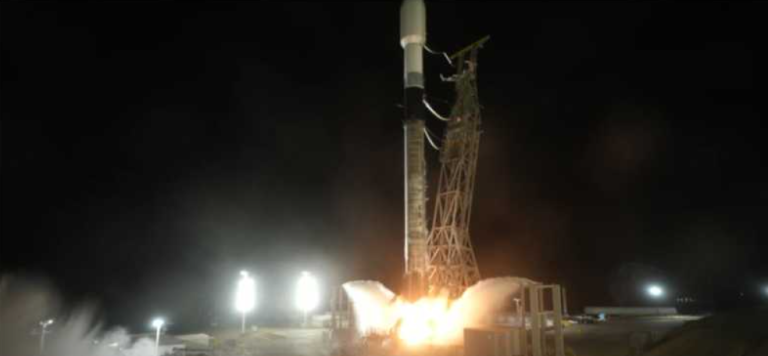 Musk își accelerează planurile SpaceX pentru o bază pe Lună, iar Bezos se bazează pe Blue Origin, în competiția miliardarilor americani cu China pentru explorarea Lunii.