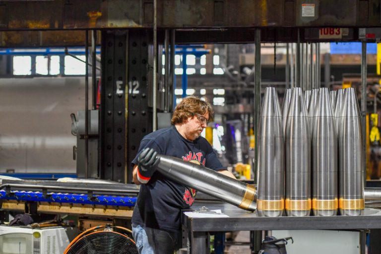 O nouă strategie America First: Cine beneficiază prioritar de armele americane?