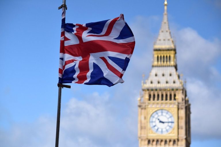 Persoanele cu dublă cetățenie nu vor avea acces în Marea Britanie fără un pașaport britanic valabil
