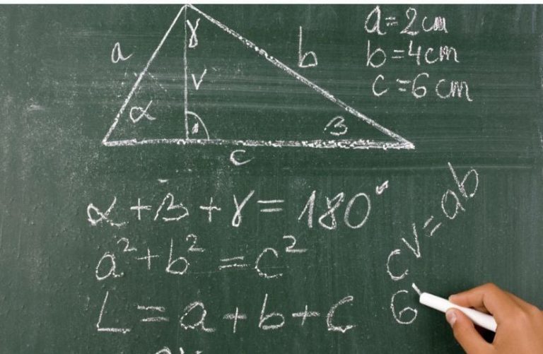 Pregătire gratuită la matematică pentru liceeni, organizată de USV Iași în format hibrid