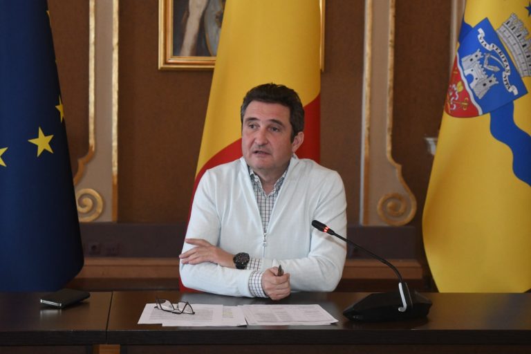 Primarul Aradului propune transport public gratuit în oraș și solicită modificarea legislației.