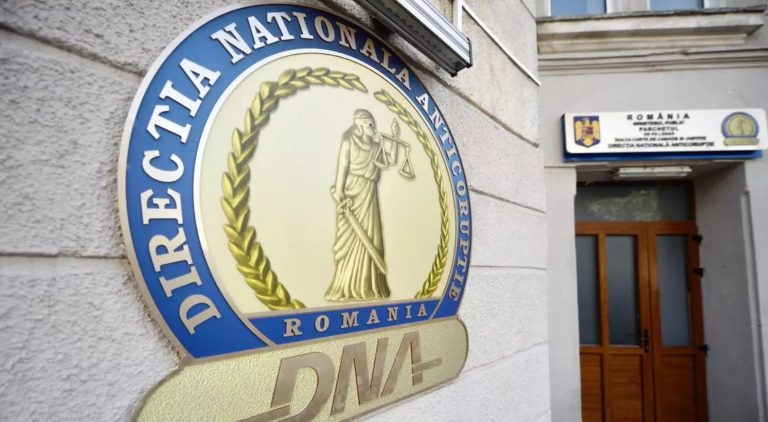 Primarul din Suceava, trimis în judecată de DNA pentru plăți ilegale către o firmă, pentru lucrări de reparații la drumuri; prejudiciul depășește 3,3 milioane de lei.