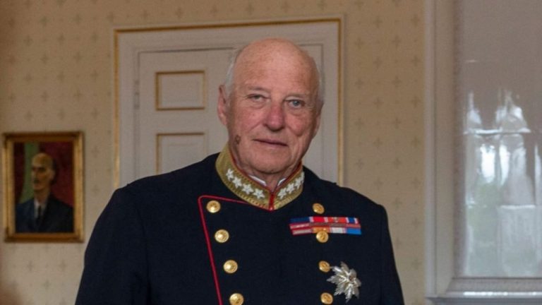 Regele Harald al V-lea al Norvegiei a fost internat în spital în Spania.
