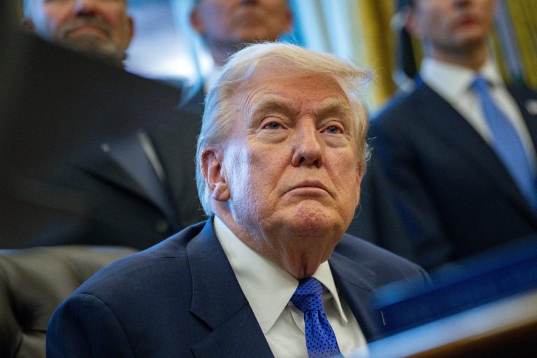 Trump avertizează Iranul că vor urma „consecințe grave” dacă nu se va ajunge la un acord privind programul nuclear.