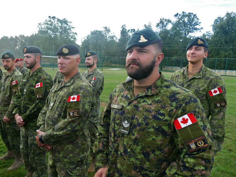 Val de recrutări în armata canadiană ca răspuns la amenințările lui Trump