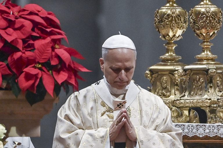 Vaticanul implementează traducerea automată prin inteligență artificială la Liturghie, în 60 de limbi.