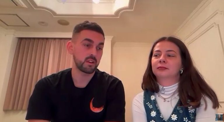 Vloggeri români reținuți și dezbrăcați pe un aeroport din Siberia. „Ne-au spus că nu putem reveni în Rusia timp de 50 de ani”