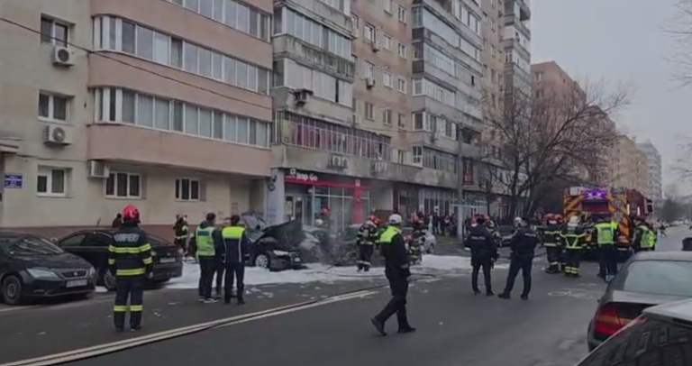 Incendiu devastator în Sectorul 6 al Capitalei: mai multe autoturisme au ars, o persoană a murit.