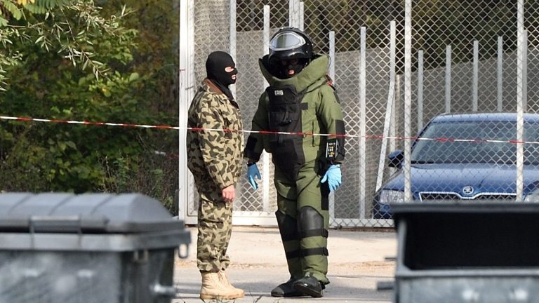 Masacru fără precedent în Bulgaria, reminiscent de Twin Peaks – Doi bărbați și un copil suspectați de o triplă crimă au fost găsiți decedați într-o rulotă pe munte.