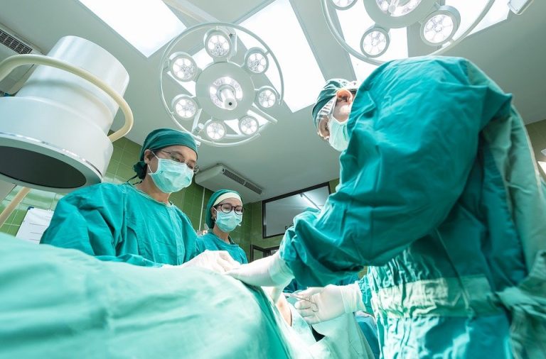 Prelevare multiplă la Iași – Organele unei donatoare au salvat numeroase vieți. Primul transplant pulmonar din România după doi ani.