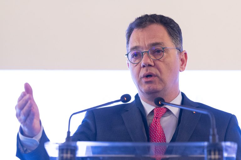 Ștefan Radu Oprea: Observăm o scădere reală a cifrei de afaceri de 2,6%. Avem nevoie de un plan pentru relansarea economică.