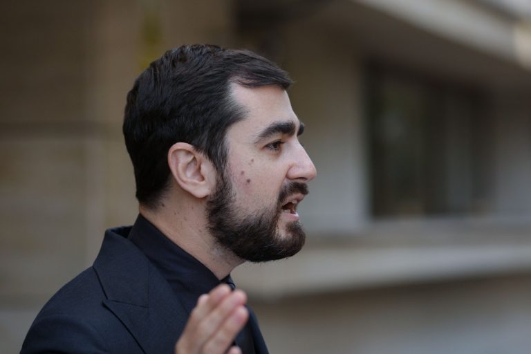 „AUR stă și mănâncă popcorn!” Claudiu Năsui, despre scandalul din comisia de buget: „Întrebarea este dacă votul a trecut sau nu?”