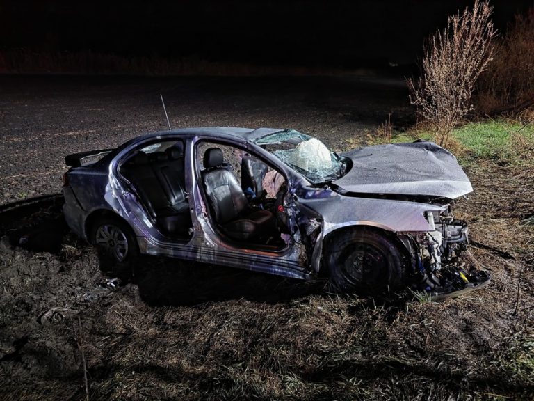 Accident grav între două mașini în Cluj, cinci persoane au rămas blocate în vehicule.