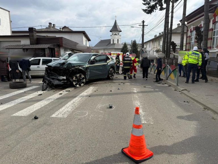 Accident grav la Suceava: Cinci persoane rănite, printre care doi pietoni, unul aflat în comă.