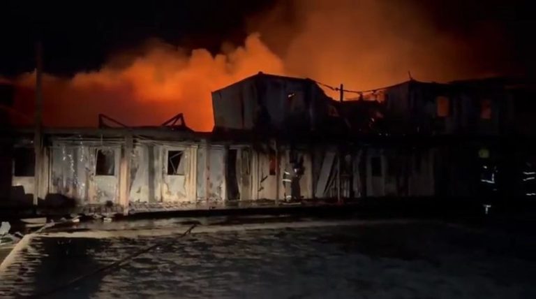 Afganistanul afirmă că Pakistanul a ucis 400 de persoane într-un bombardament asupra unui spital din Kabul