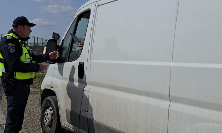 Basarabence surprinse la Sculeni cu acte românești false în bagaje