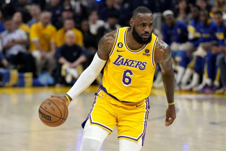 Baschet: LeBron James a devenit jucătorul cu cele mai multe meciuri jucate în NBA