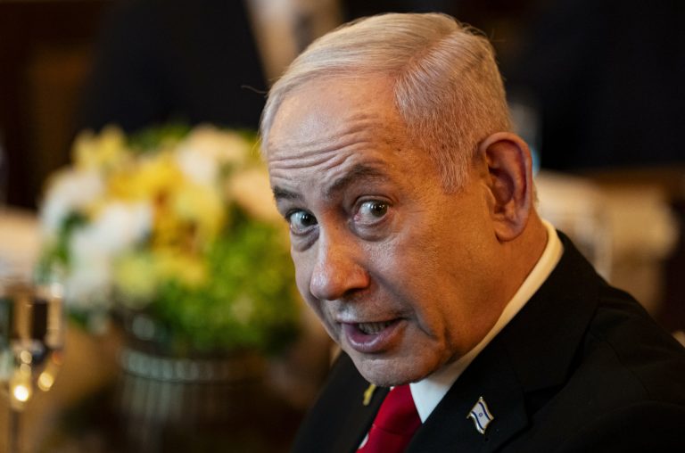 Benjamin Netanyahu anunță extinderea „zonelor de siguranță” ale Israelului în Liban.