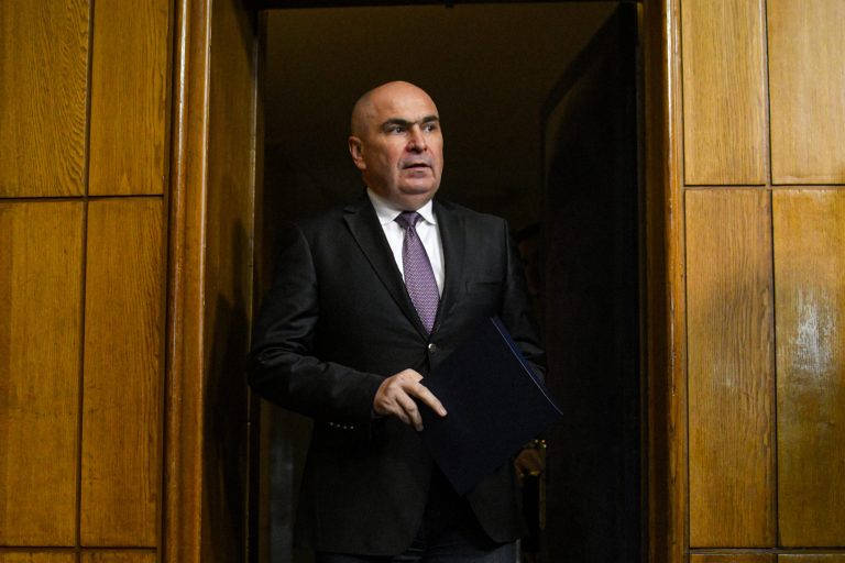 Bolojan: Guvernul va diminua acciza pe motorină pentru a restrânge creșterea prețurilor