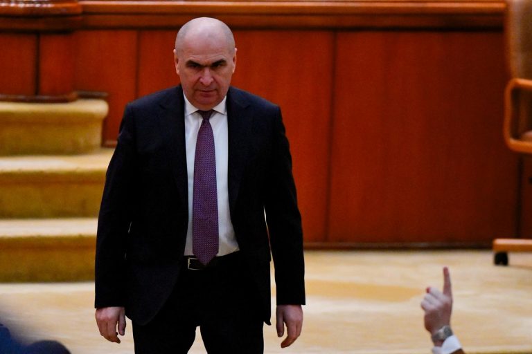 Bolojan: „Uneori, mă simt rușinat din cauza rușinii colegilor”