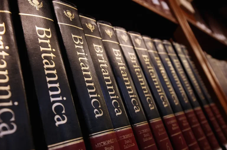 Britannica acționează în judecată OpenAI. Producătorul ChatGPT este acuzat că a folosit integral materiale din enciclopedie pentru antrenarea modelelor sale de inteligență artificială.