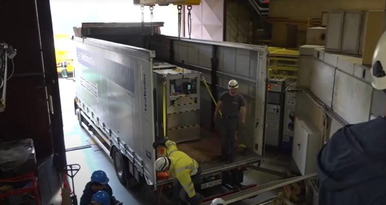 CERN transportă antimaterie pe drum pentru prima dată: un experiment fără precedent pentru cercetători.