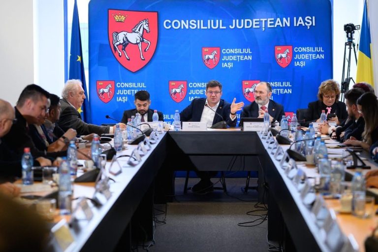 Catalogul cu evaluările consilierilor județeni din Iași, după ultima ședință: intervenții puține, discuții multe și note corespunzătoare.