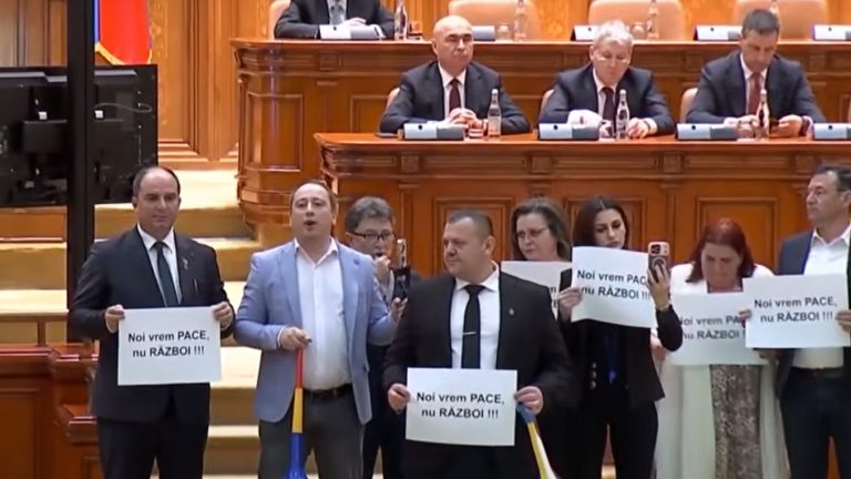 Ce s-a întâmplat cu parlamentarii care au provocat scandal în plenul reunit la dezbaterea despre utilizarea bazelor militare de către SUA. Gorghiu: „Parlamentul este locul legilor, nu al vuvuzelelor”