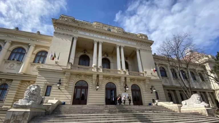 Clădire veche de peste 60 de ani, transformată într-un nou spațiu universitar modern de UAIC Iași. Aici a funcționat Grădinița Junior.